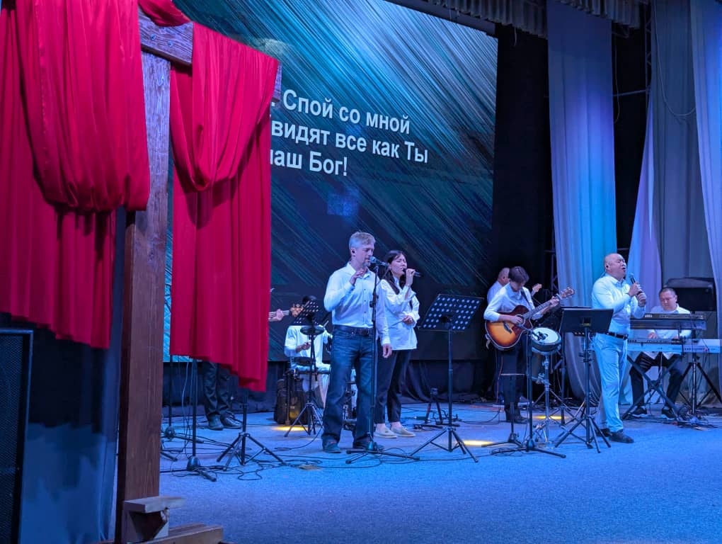 ПРАЗДНИЧНОЕ ПАСХАЛЬНОЕ СЛУЖЕНИЕ