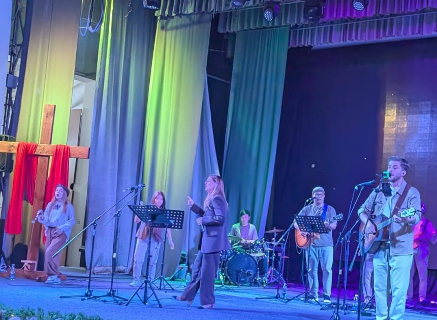 СЛУЖЕНИЕ С ЮЛИЕЙ ФРИДРИК